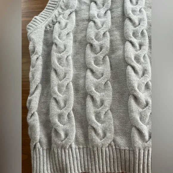 House of Harlow 1960 Gray Turtleneck Sweater - Picture 4 of 4